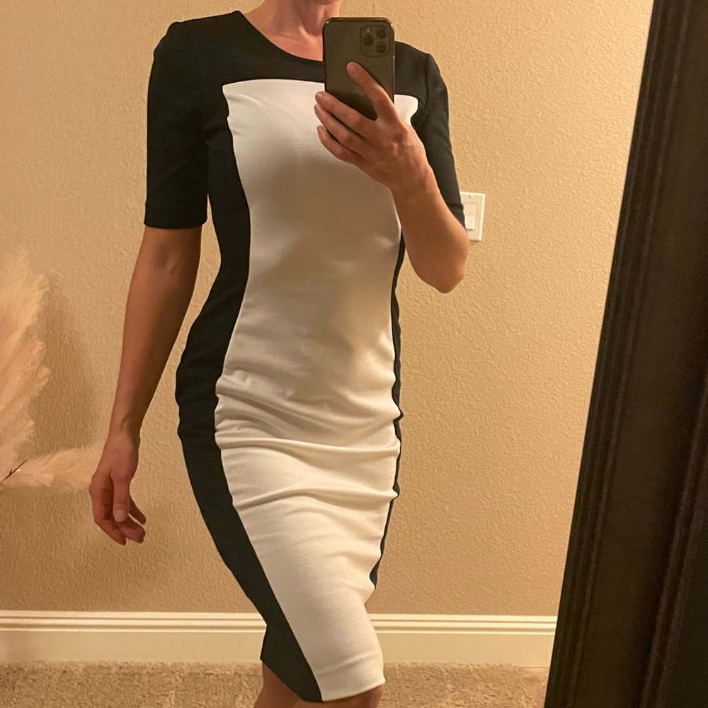 Hold U in Venus color-block bodycon dress